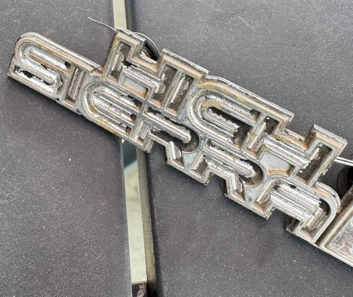 1981-87 High Sierra Dash Emblem