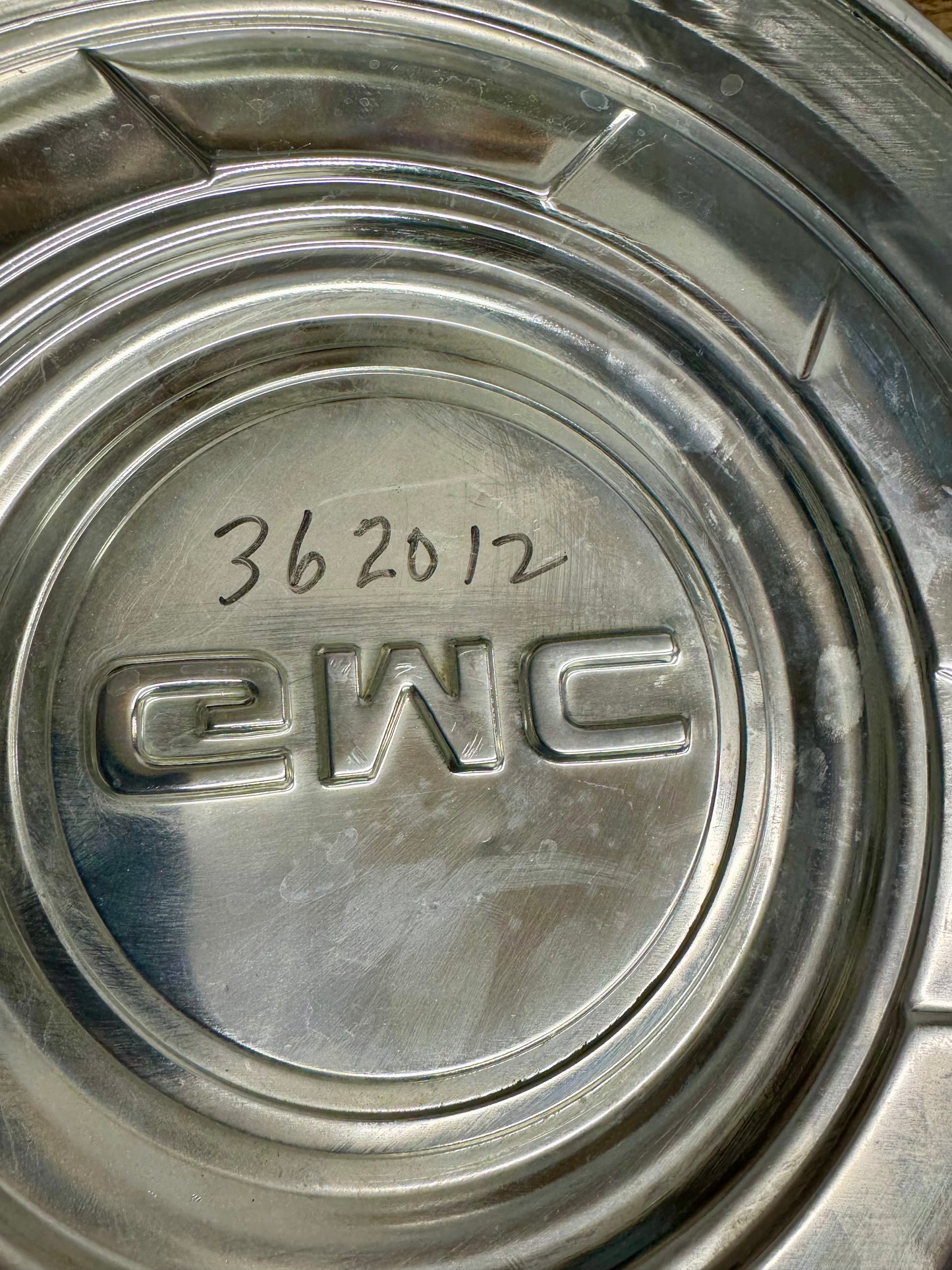 1976-1988 GMC 1/2 ton hubcap