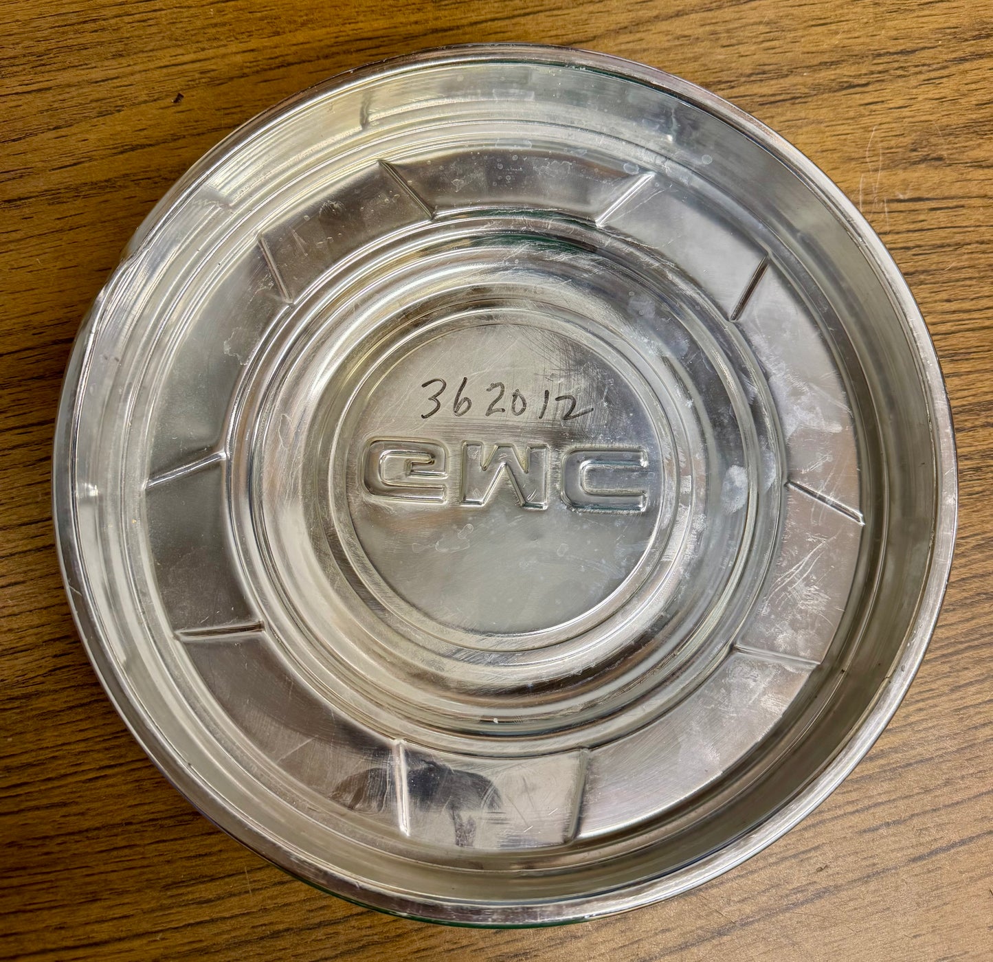 1976-1988 GMC 1/2 ton hubcap