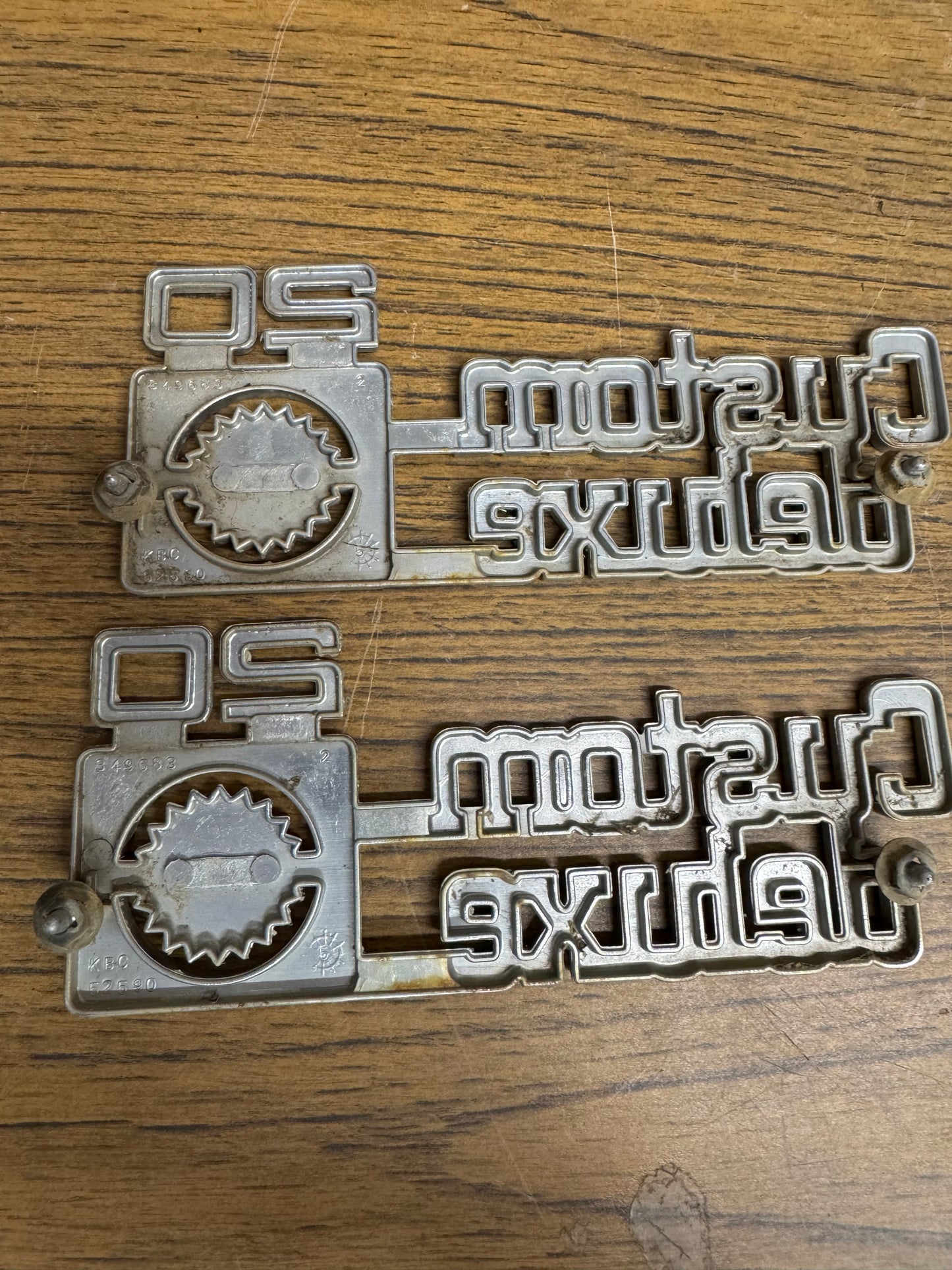 1975-1980 Custom Deluxe/20 emblems