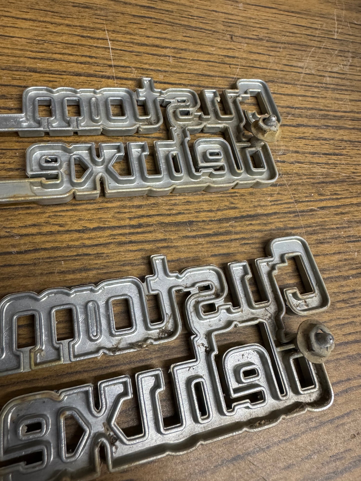 1975-1980 Custom Deluxe/20 emblems