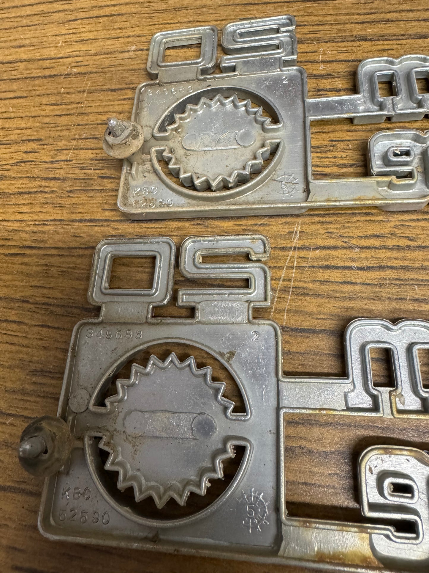 1975-1980 Custom Deluxe/20 emblems