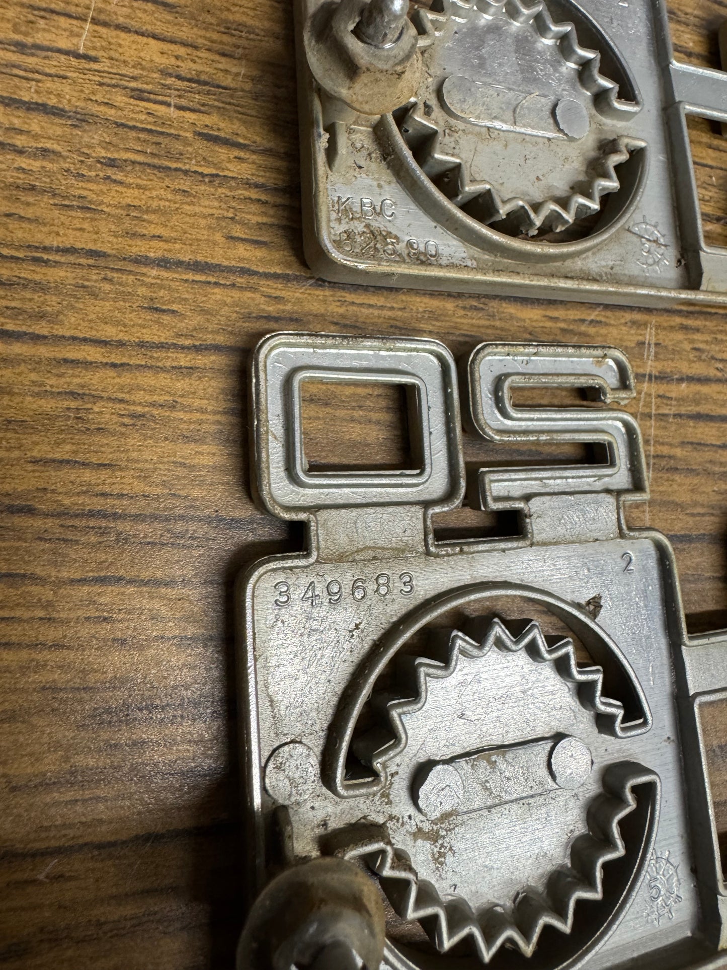 1975-1980 Custom Deluxe/20 emblems