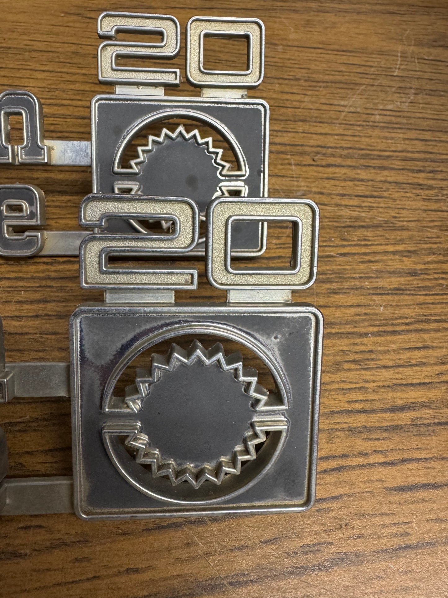 1975-1980 Custom Deluxe/20 emblems