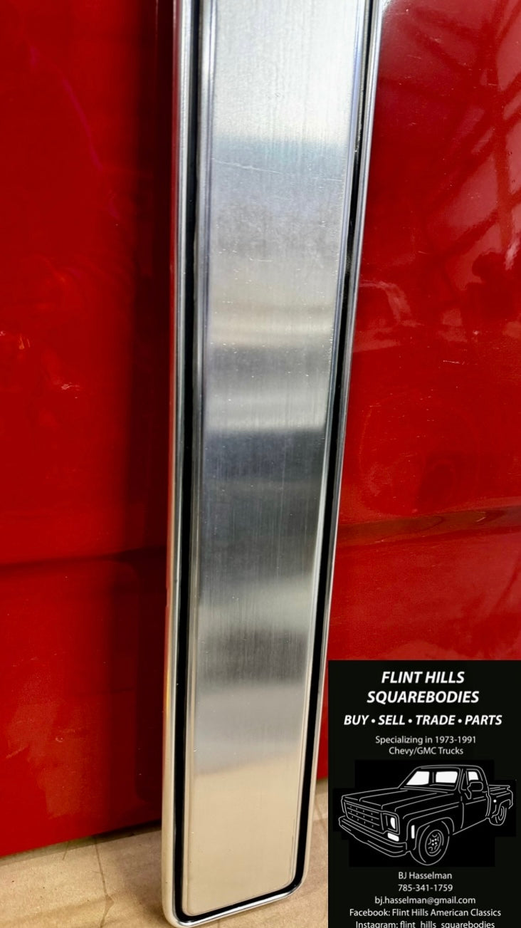 1975-80 Cheyenne tailgate trim