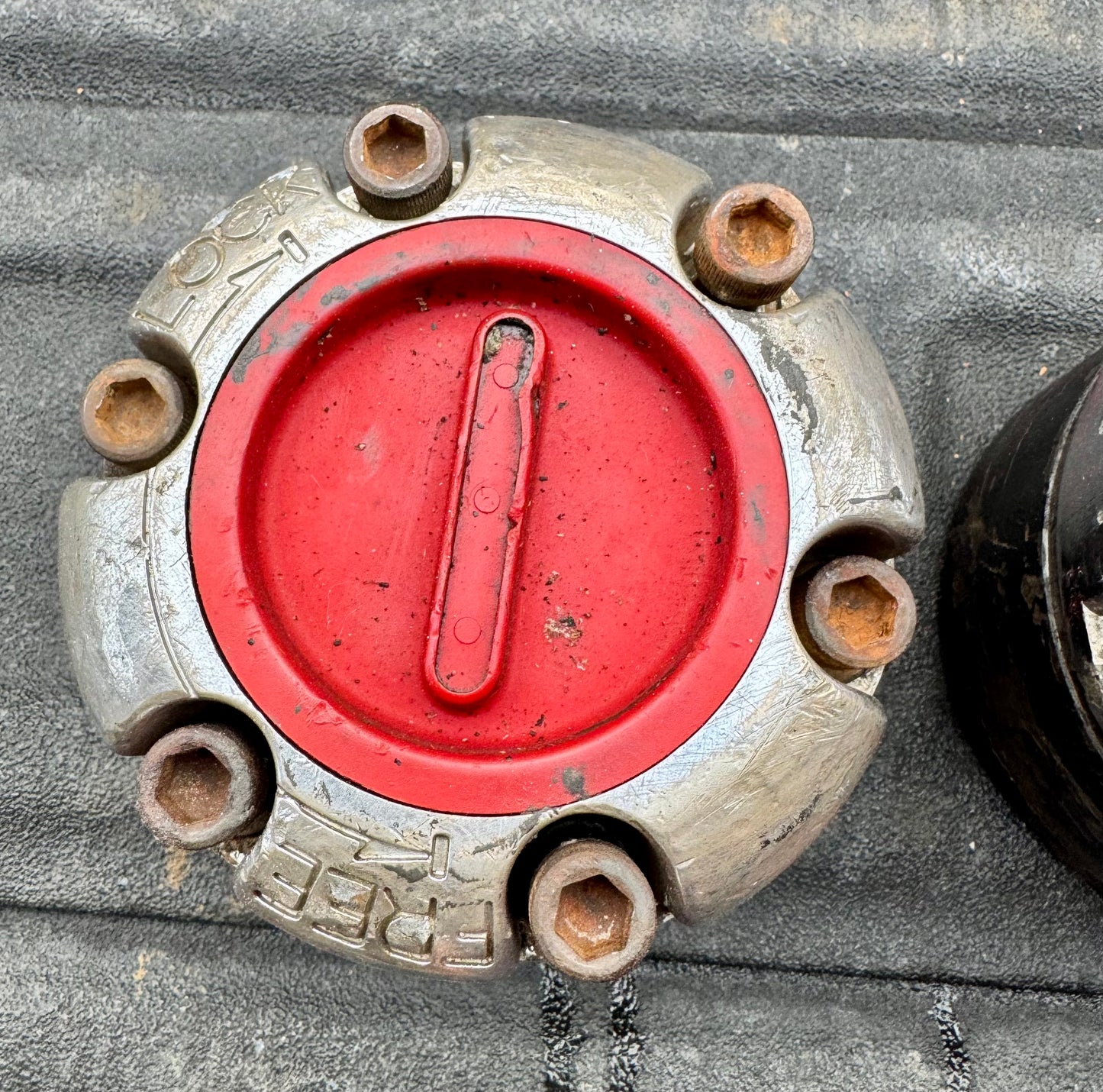 Big Hub Dana 44 lockouts
