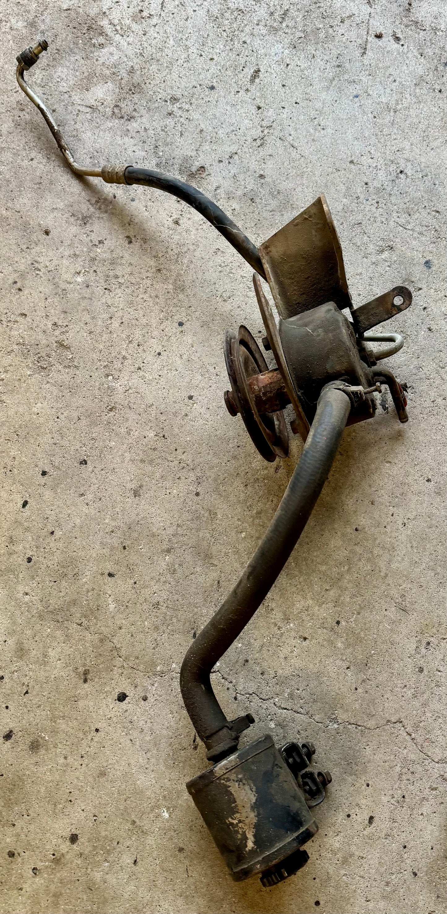 Big block power steering pump and resevoir