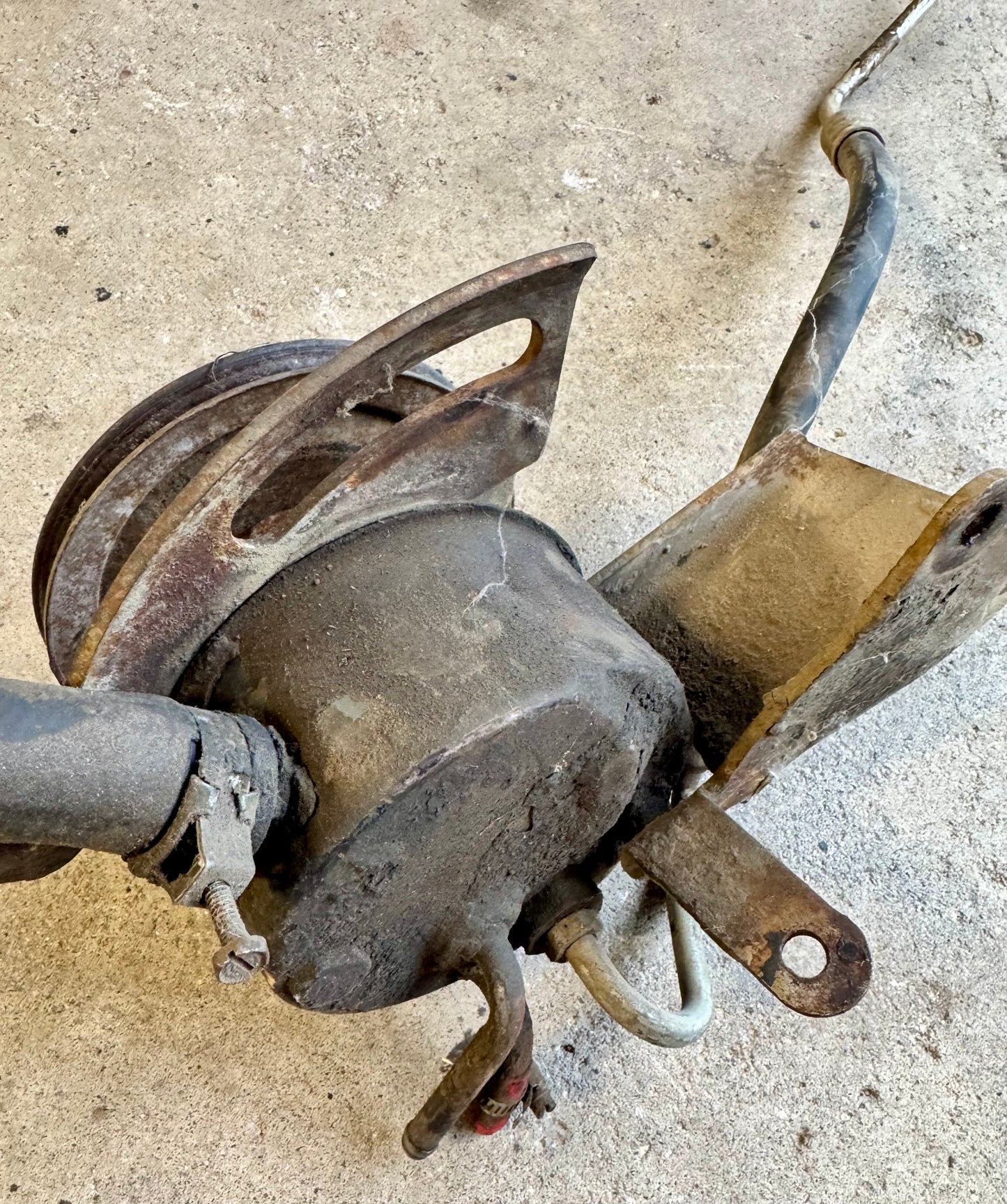 Big block power steering pump and resevoir