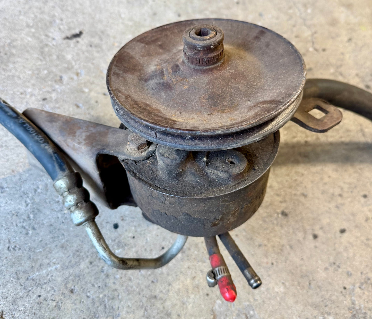 Big block power steering pump and resevoir