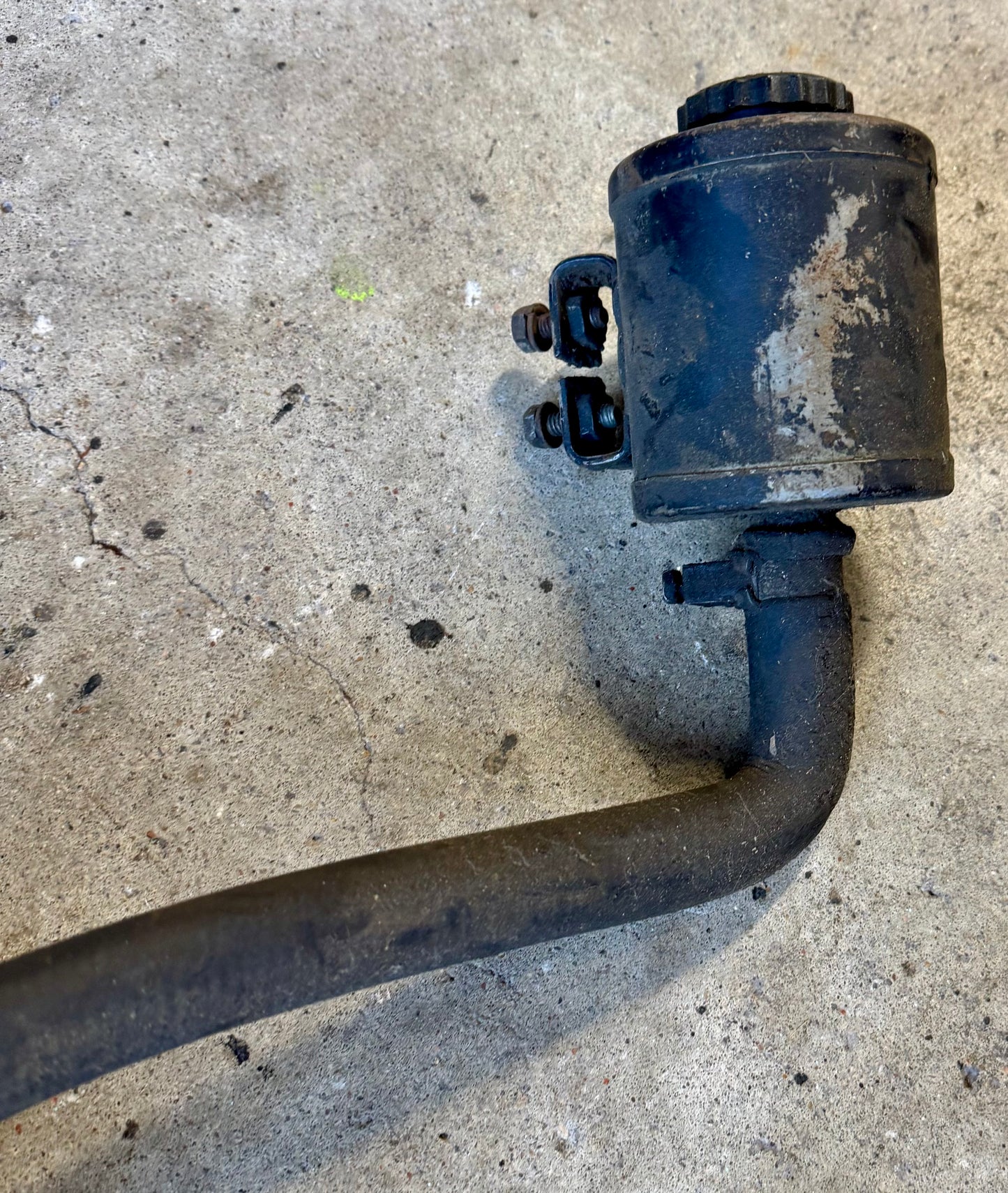 Big block power steering pump and resevoir