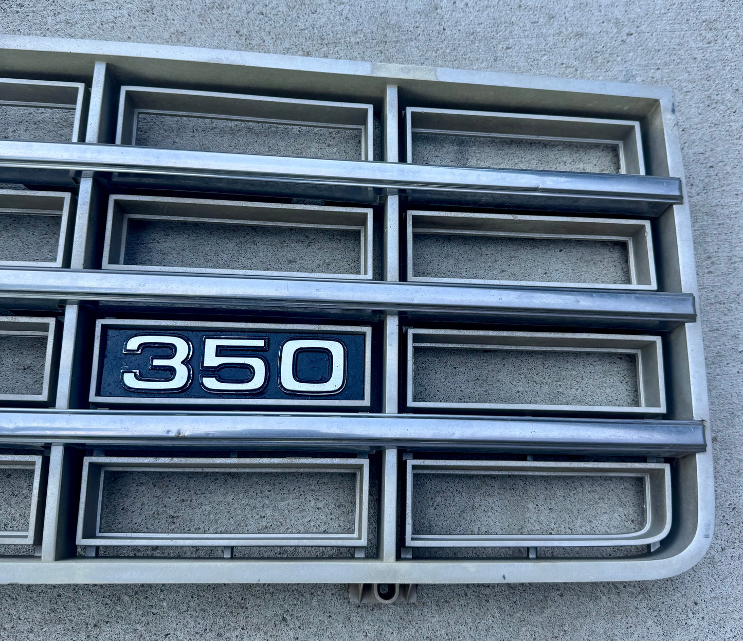 1975/76 Chevrolet grille