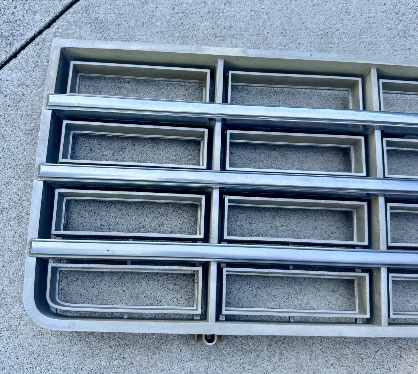 1975/76 Chevrolet grille