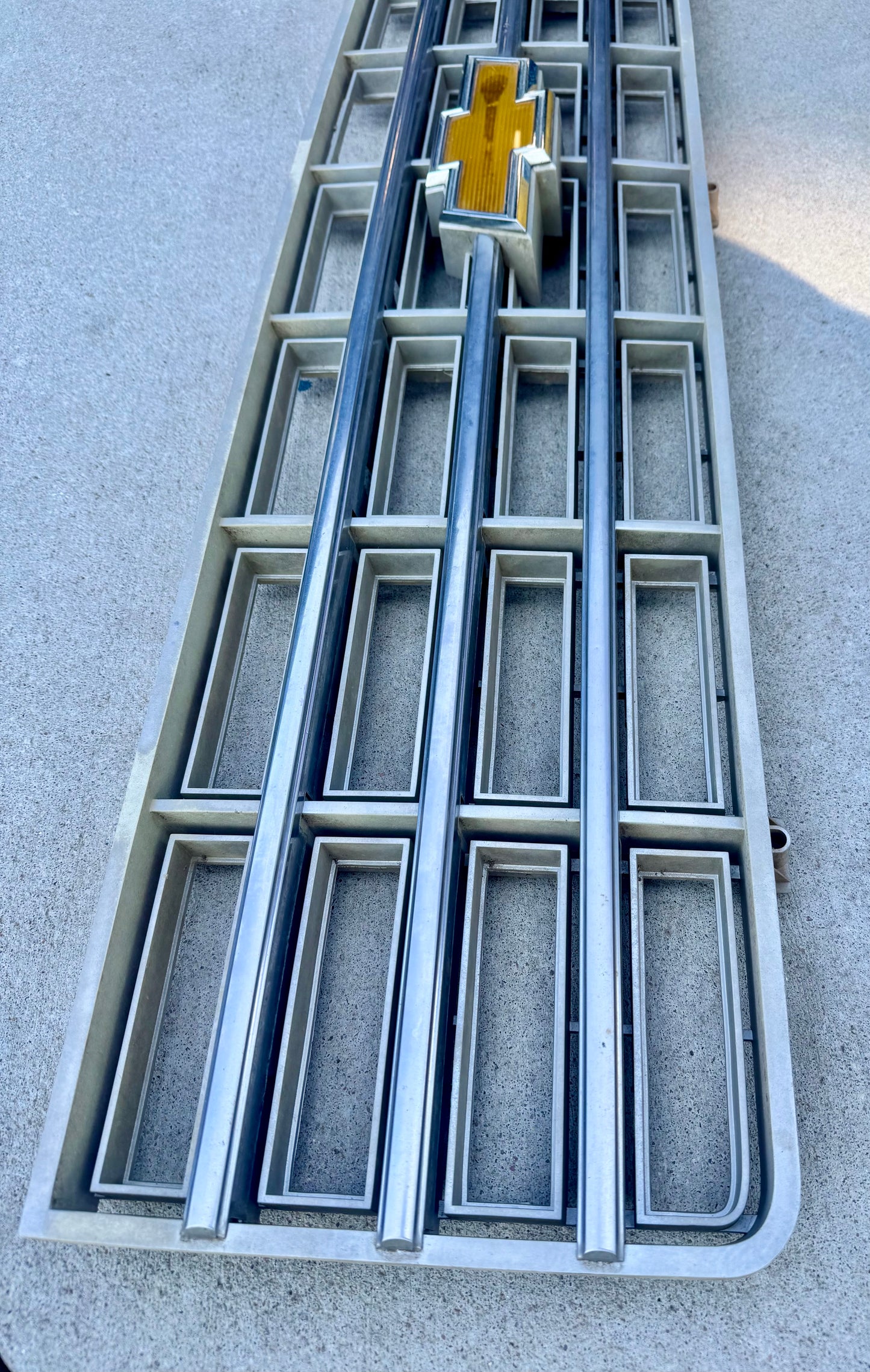 1975/76 Chevrolet grille