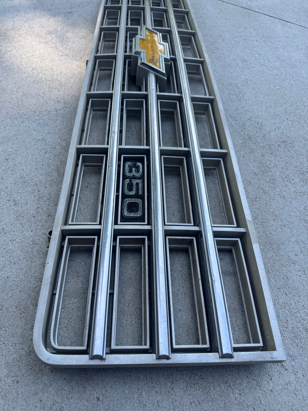 1975/76 Chevrolet grille
