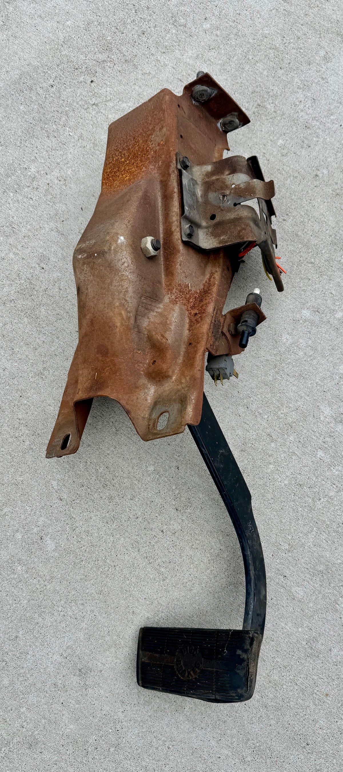 1973-91 Brake pedal assembly