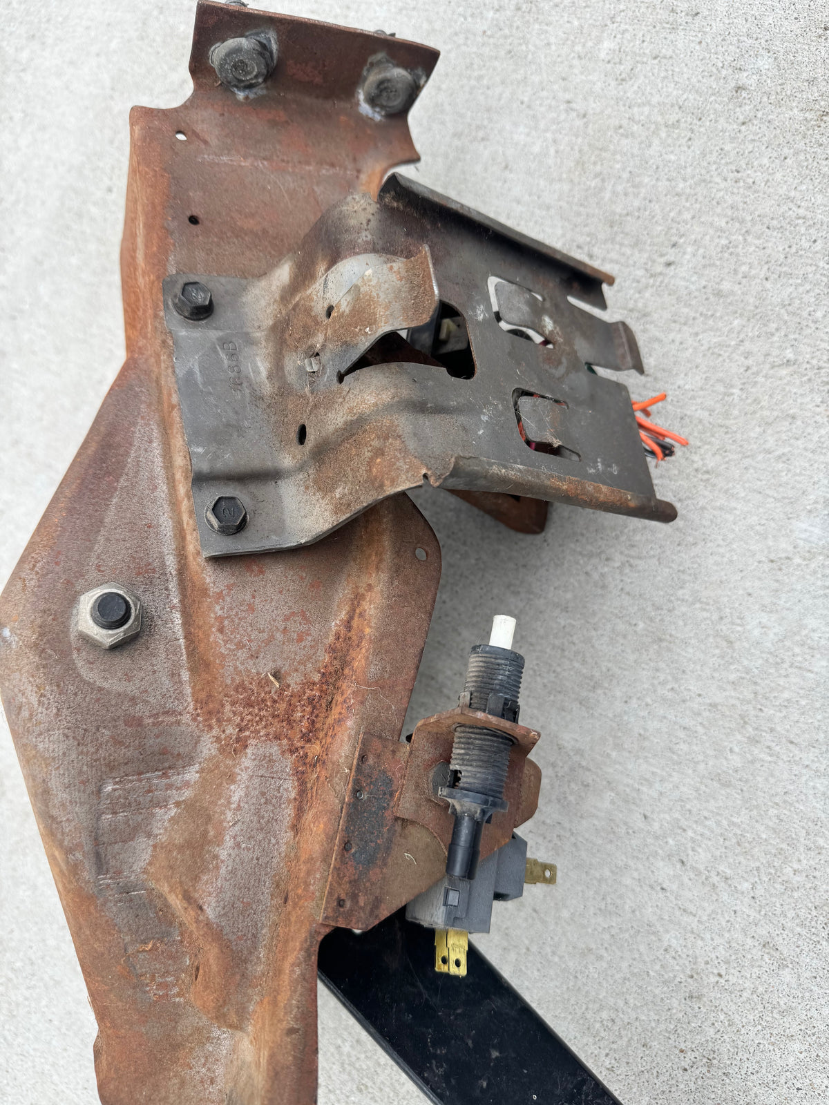 1973-91 Brake pedal assembly
