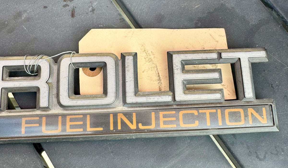 1989-94 Suburban tailgate emblem