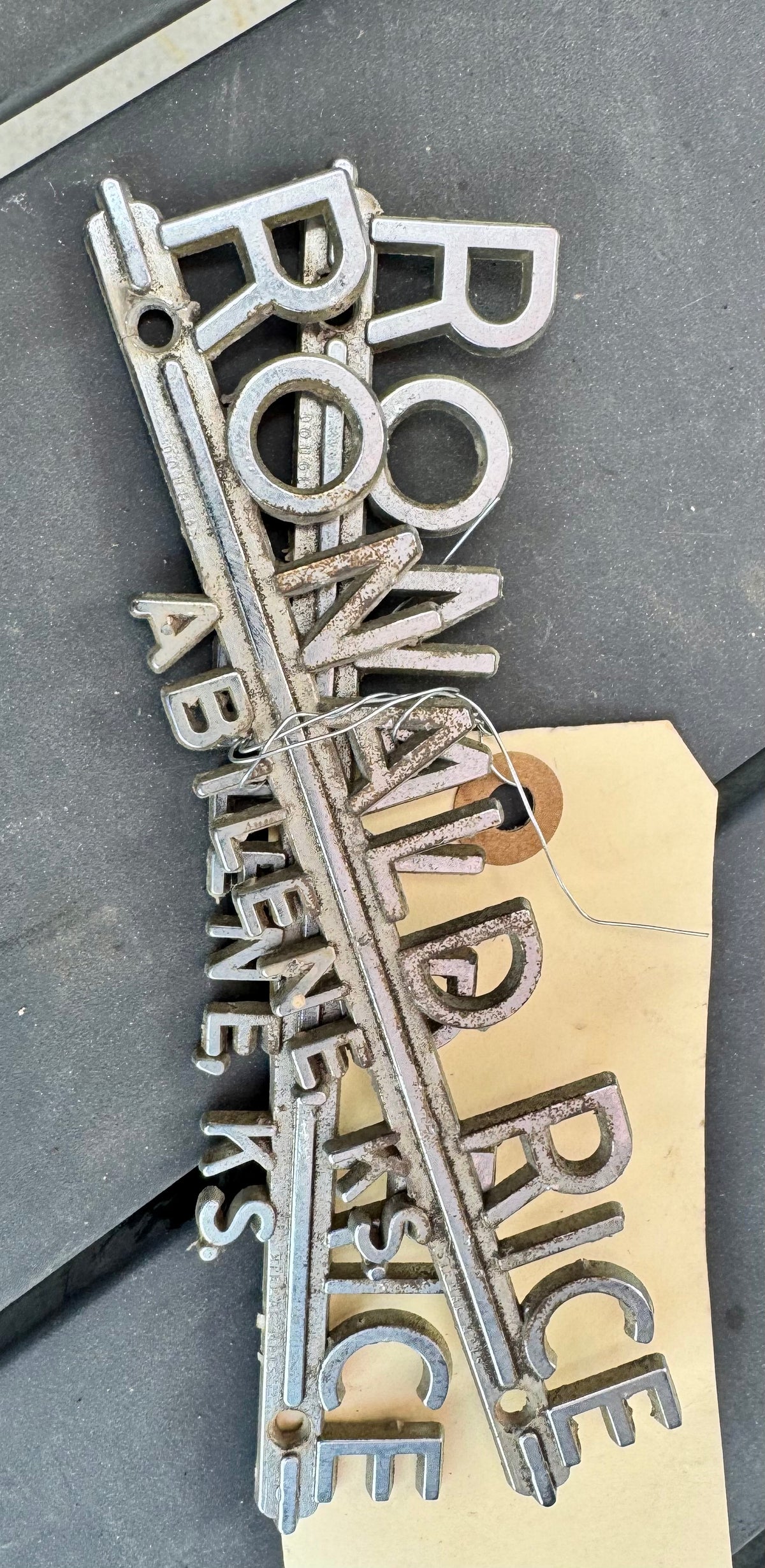 Dealer Fender emblems