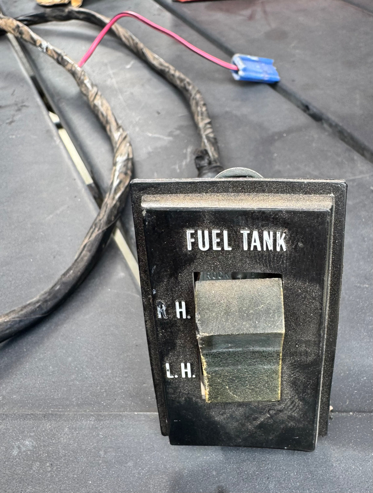Dual tank switch and inside harness