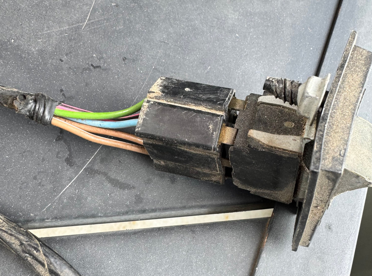Dual tank switch and inside harness