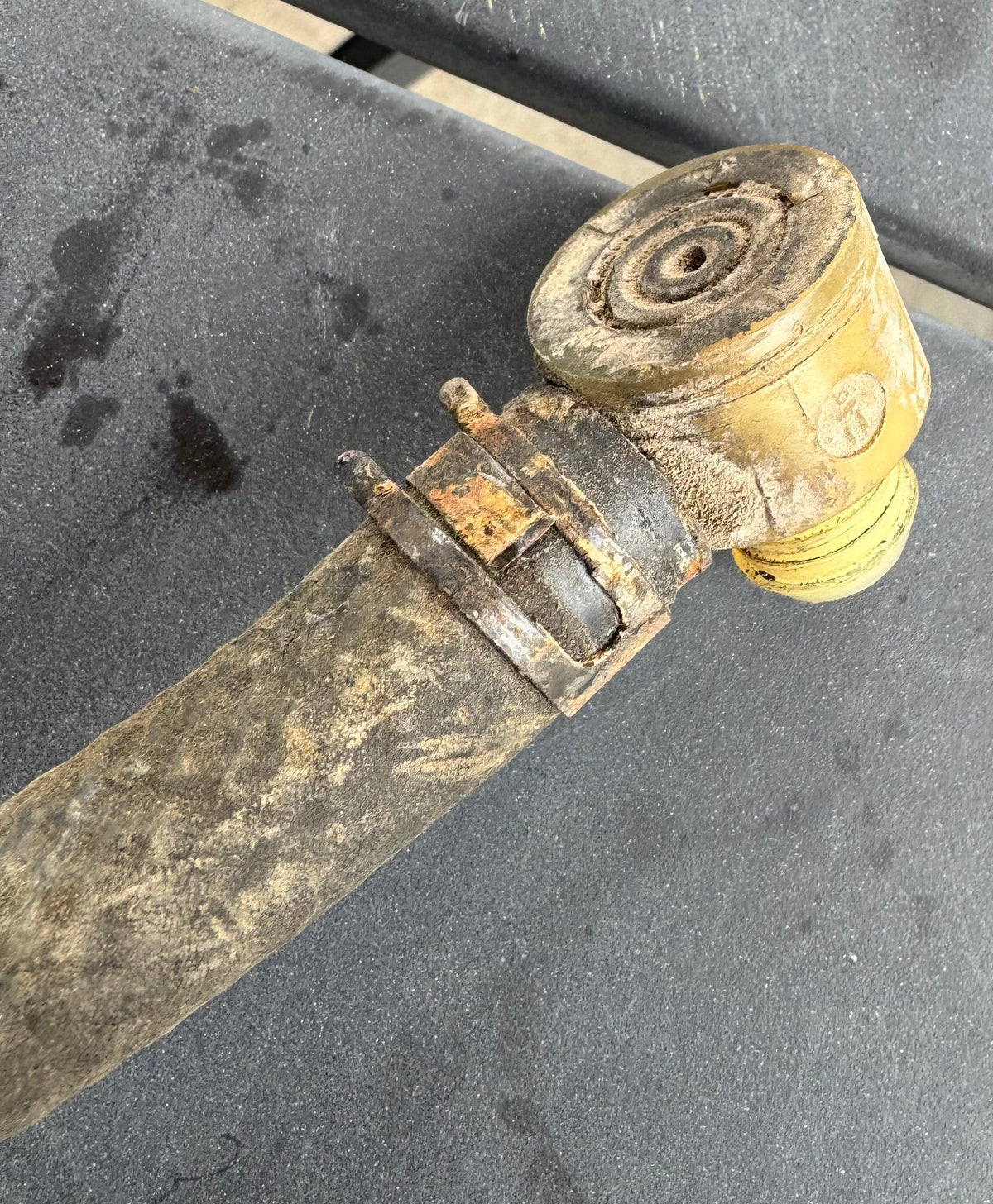 Vacuum booster check valve