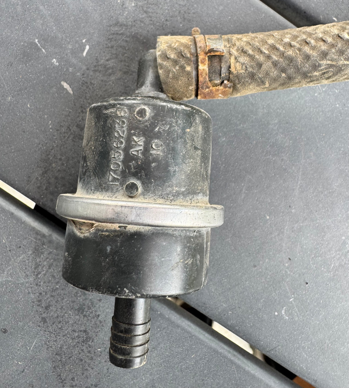 Vacuum booster check valve