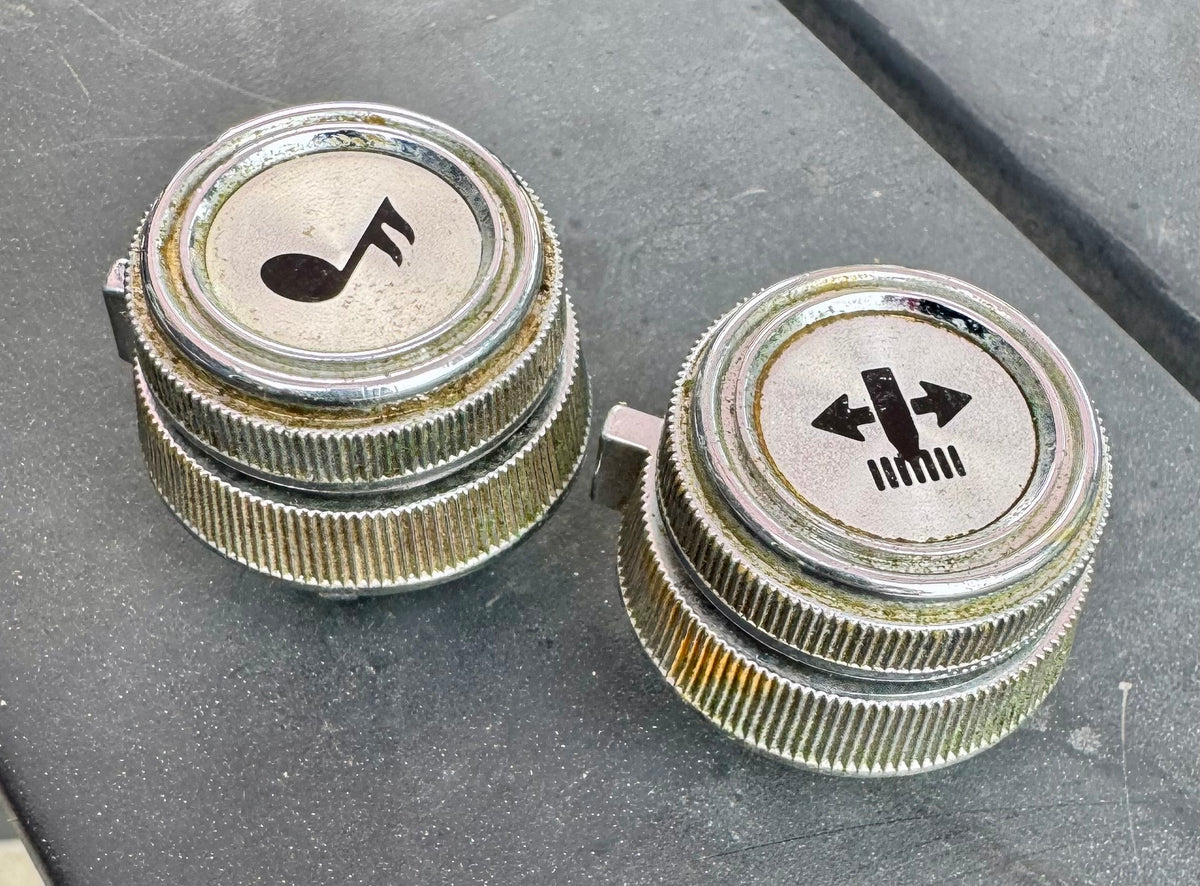 AM/FM radio knobs