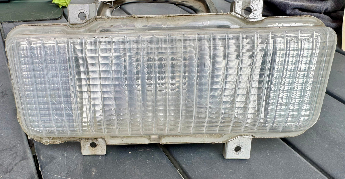 1980 V22 RH park lamp