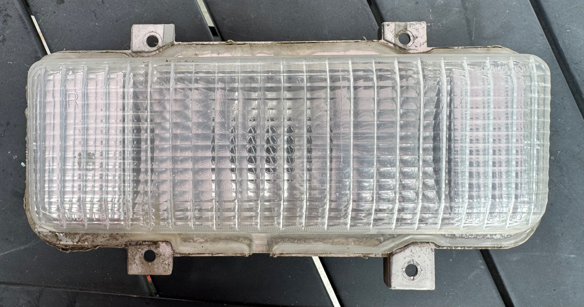 1980 V22 RH park lamp