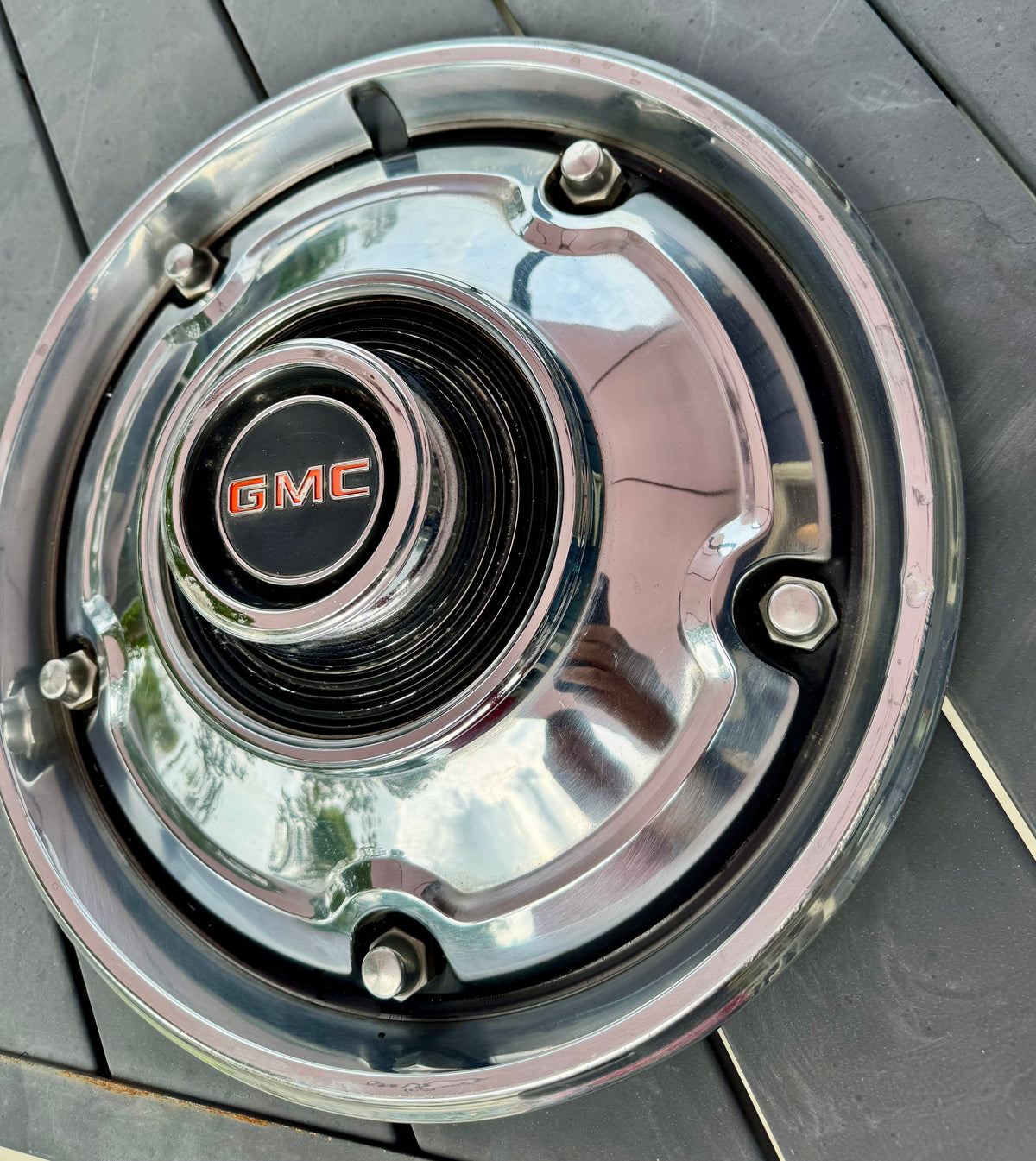 1969-1976 GMC Hubcap