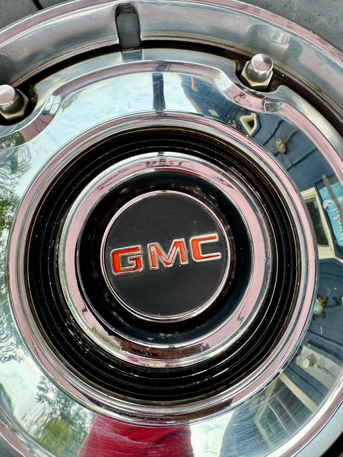 1969-1976 GMC Hubcap