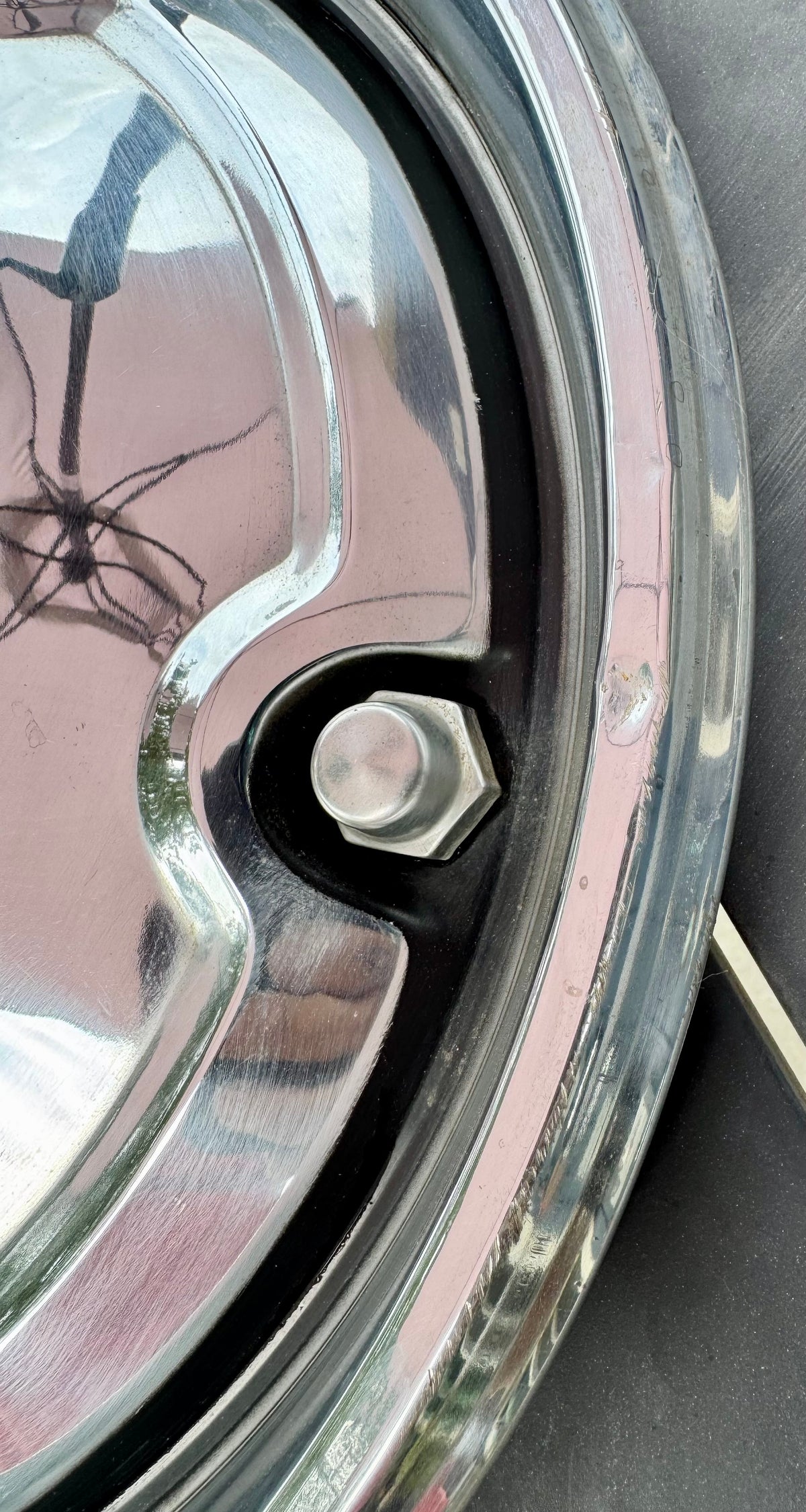 1969-1976 GMC Hubcap