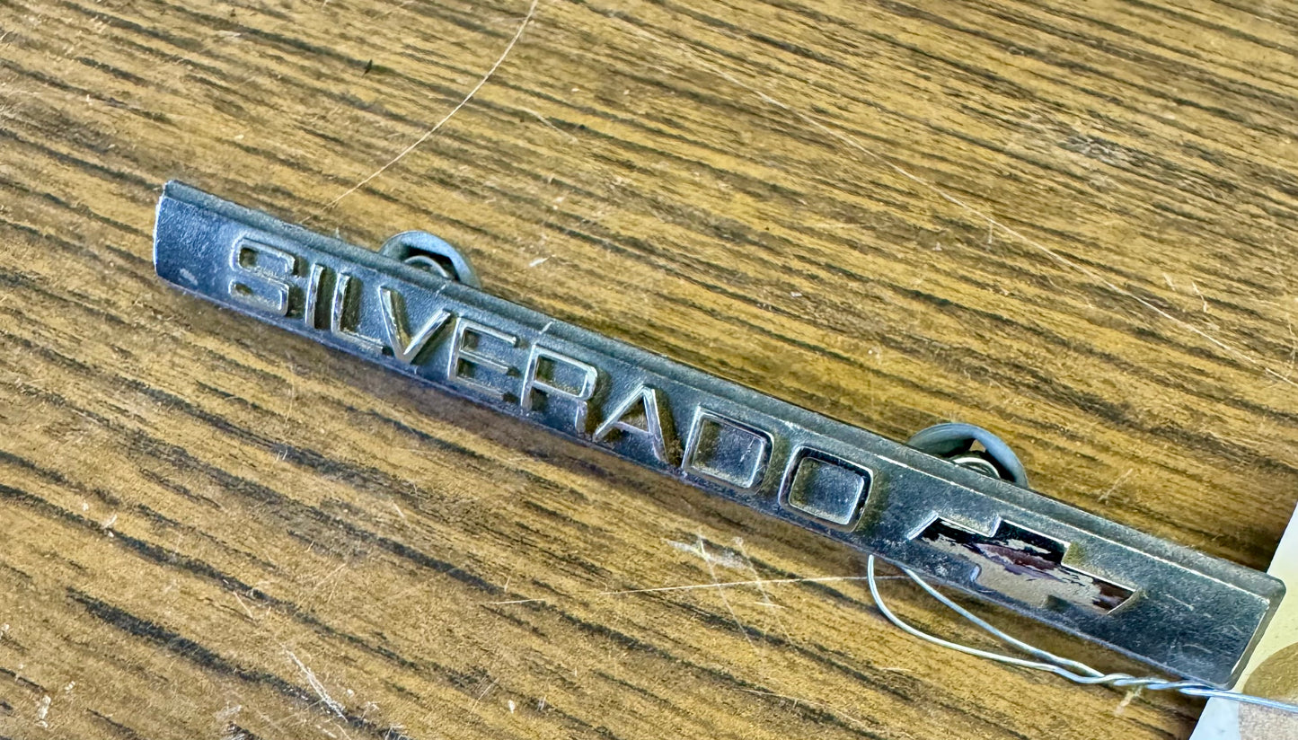 1989-91 Suburban/K5 dash emblem