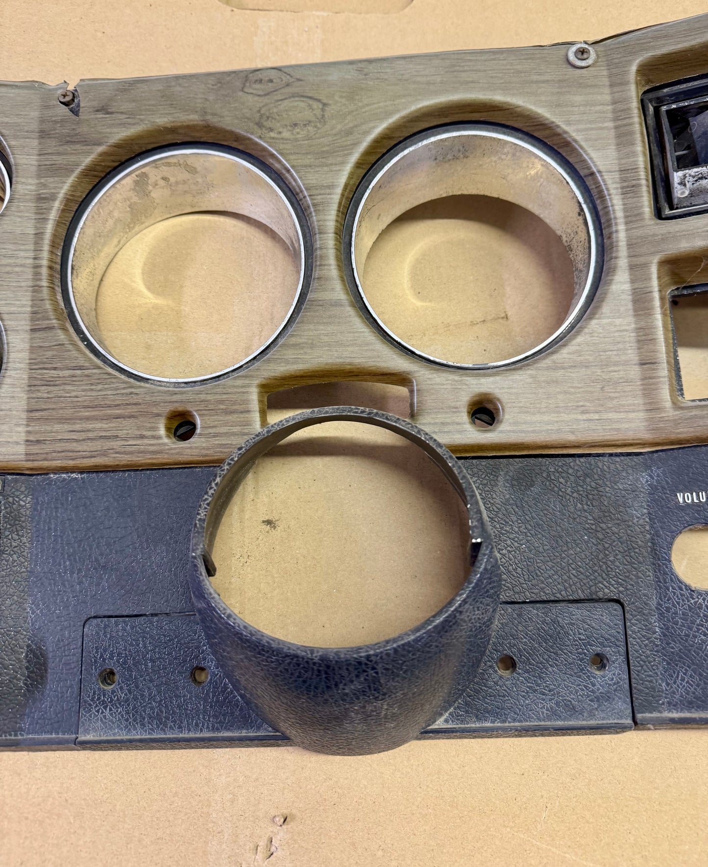 1973/74 instrument panel bezel