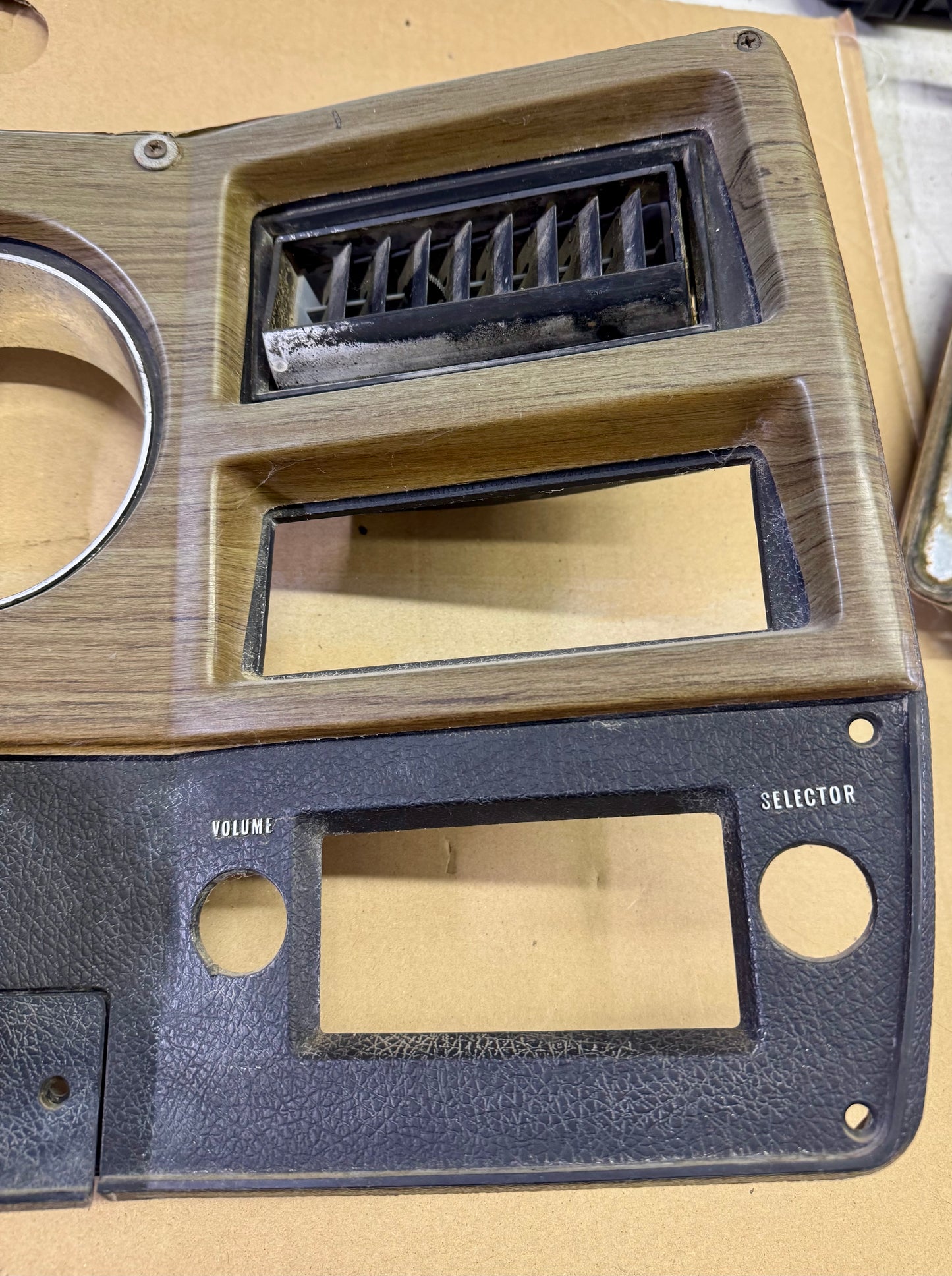 1973/74 instrument panel bezel