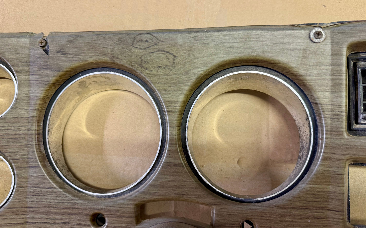 1973/74 instrument panel bezel