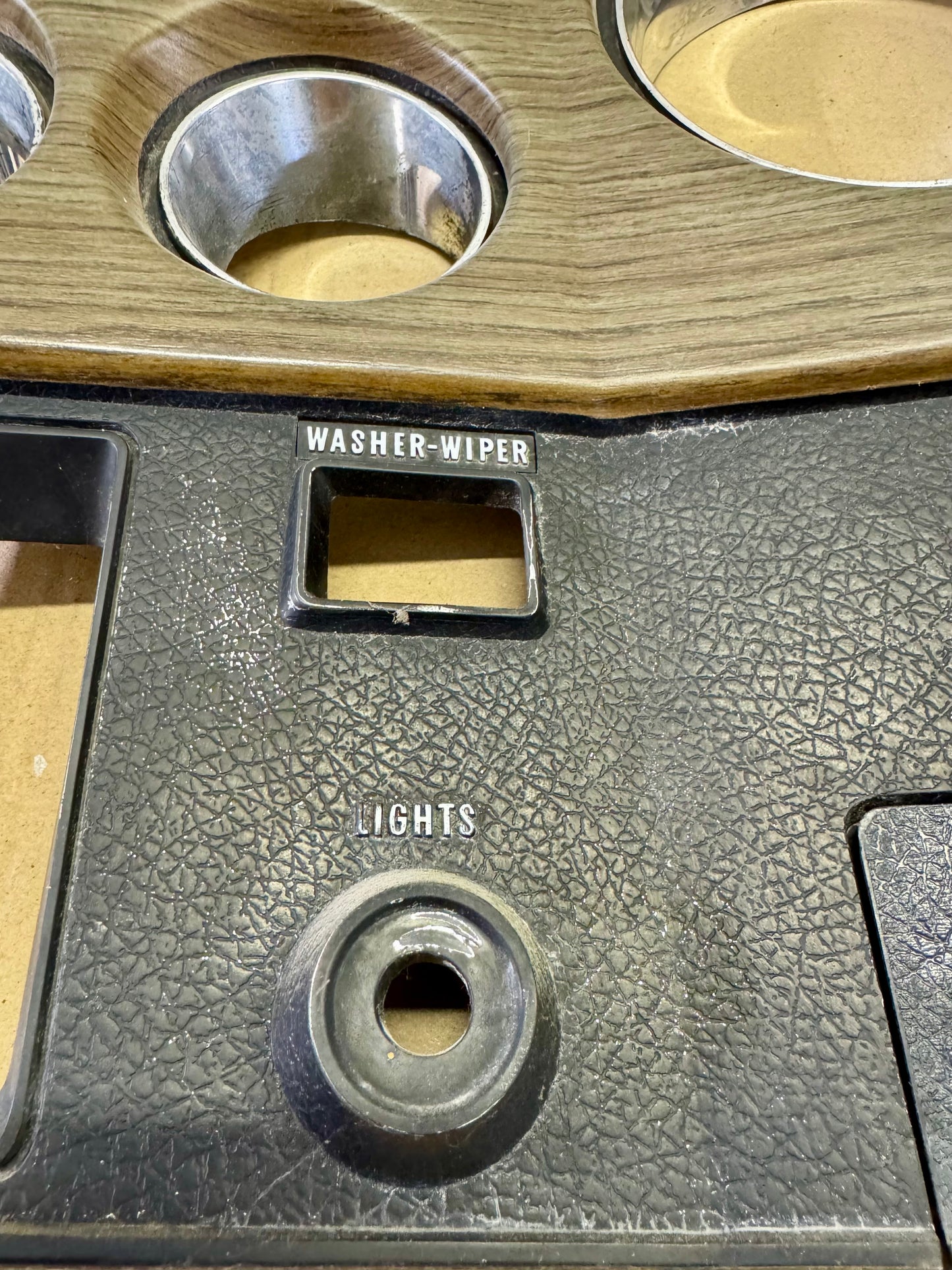 1973/74 instrument panel bezel