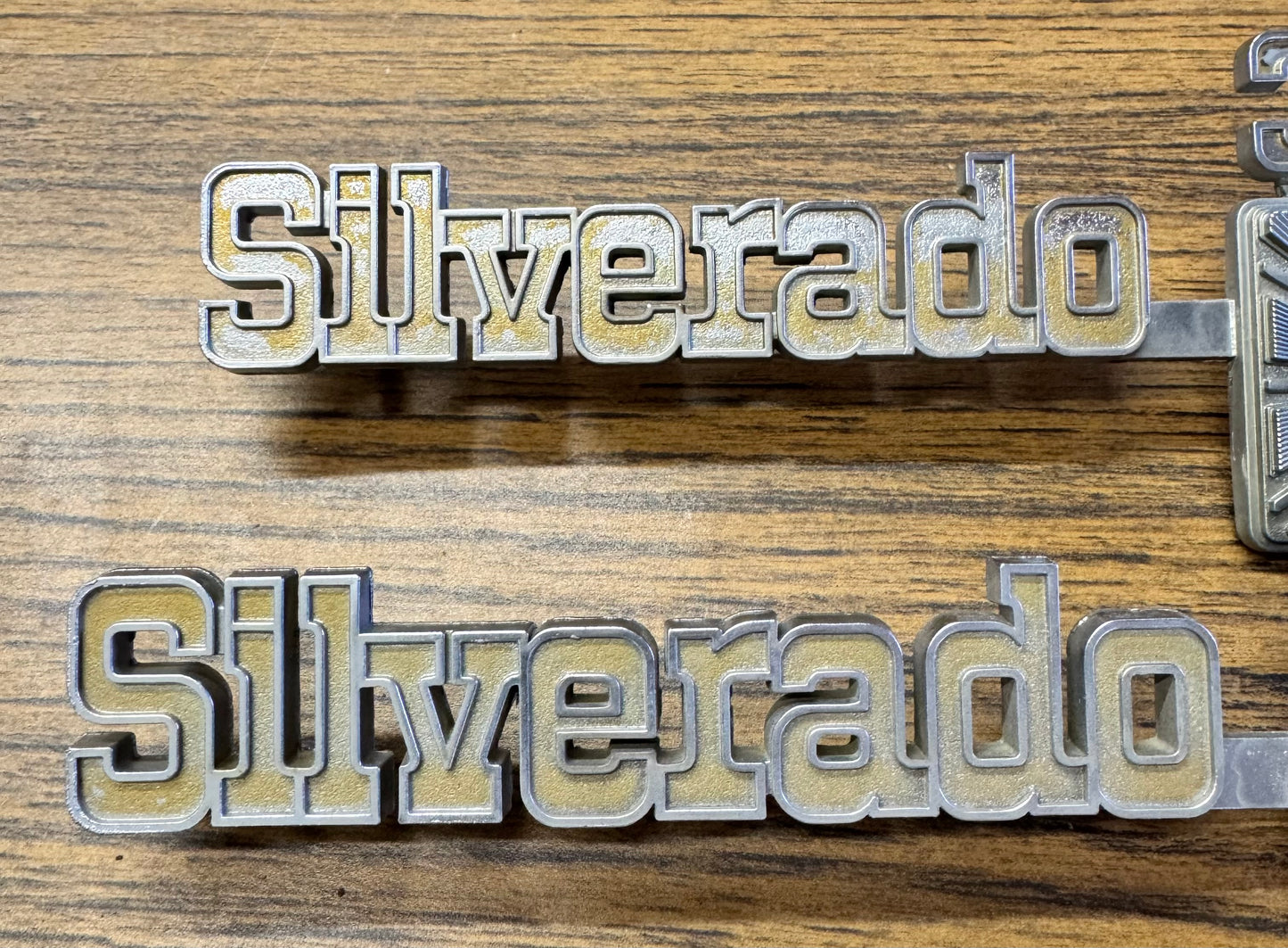 1975-80 Silverado/30 Fender Emblems